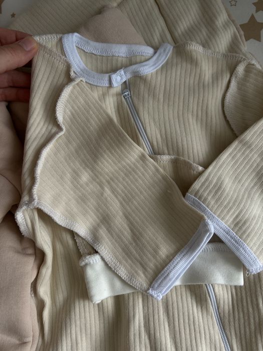 Продам комбинезон на  выписку ВЕСНА