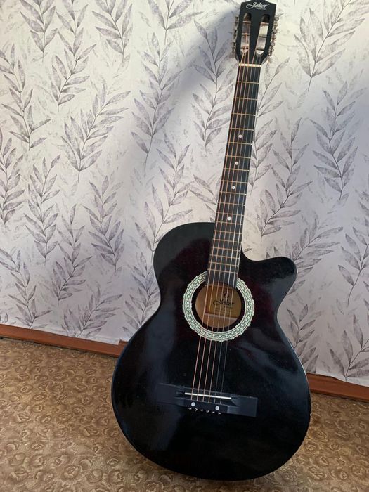 Жап жаңа гитара,бүлінбеген.