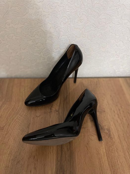 Продам лакированные туфли