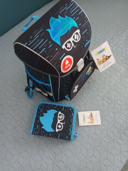 Нова ученическа раница Street и пълен несесер на същата марка