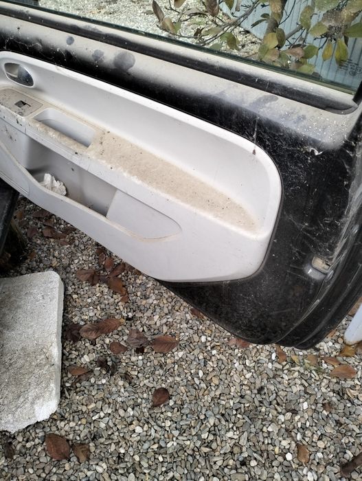 Ușa dreapta vw up . Completa fara defecte. Neagra.