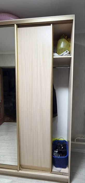 Продам большой шкаф