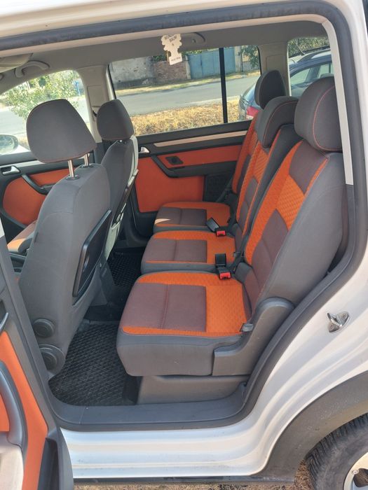 Vând Volkswagen  Touran Cross