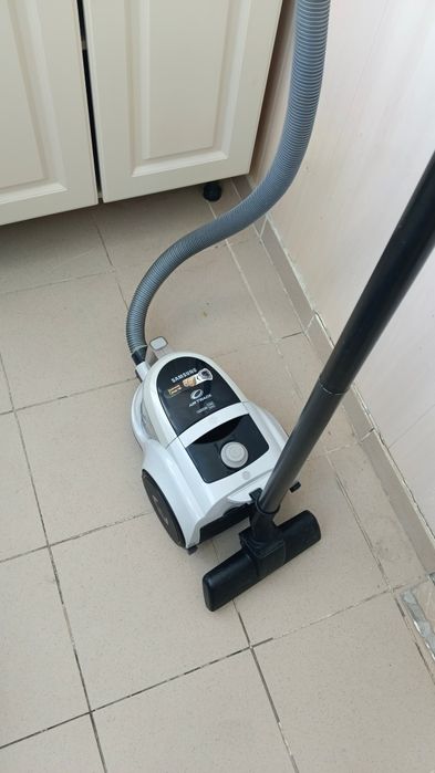 Пылесос  Samsung 1600w