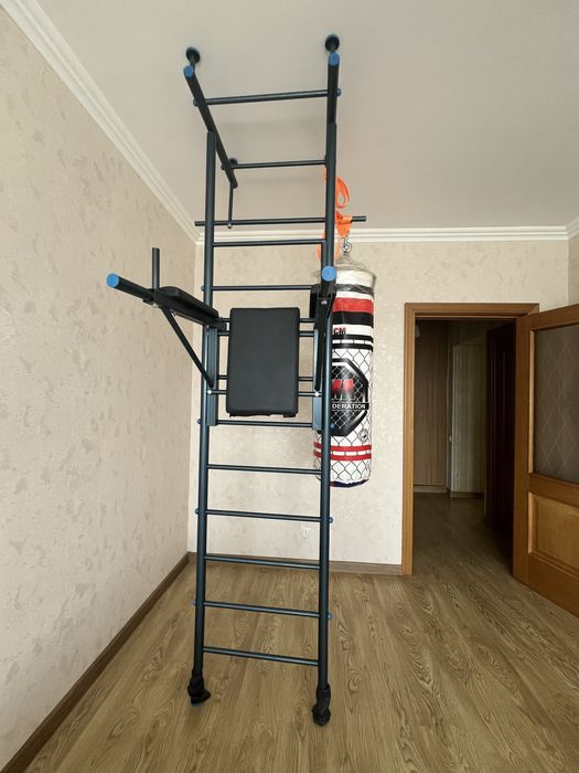 Турник ,груша ,брусья