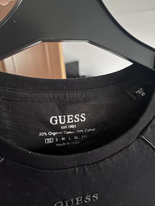 Tricou GUESS cu eticheta