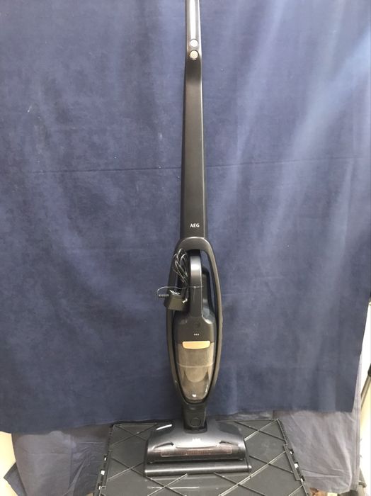 Ръчна прахосмукачка AEG, безжична, 2 в 1