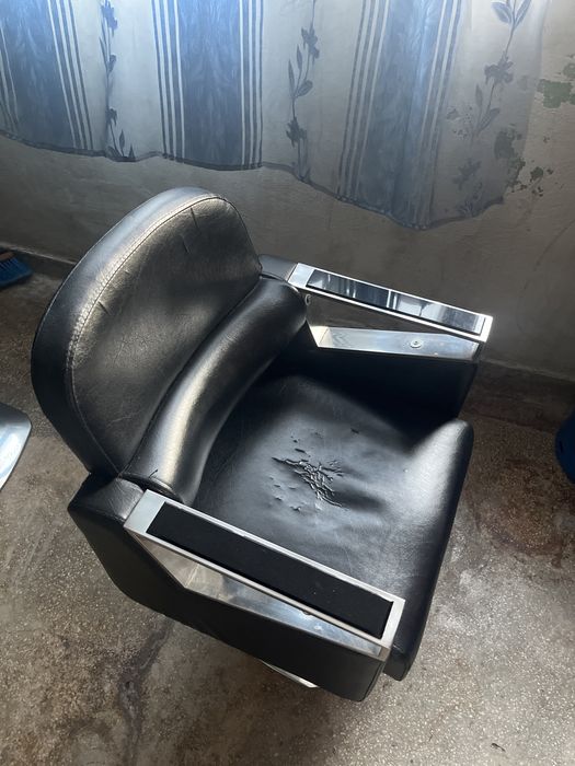 Scaun pentru frizerie complet functional