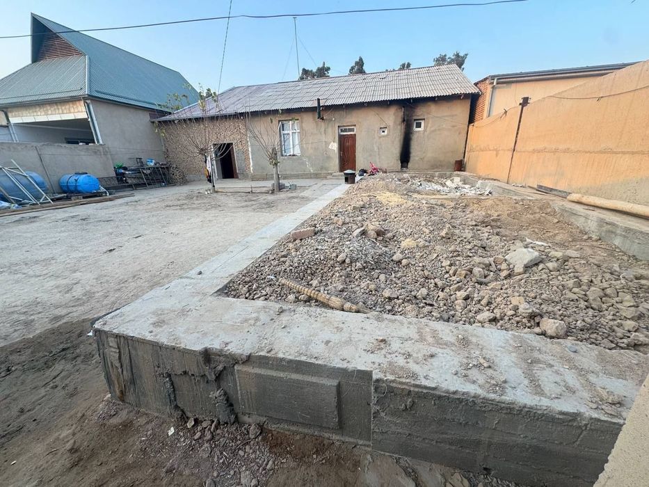 Шошилинч ховли уй сотилади.