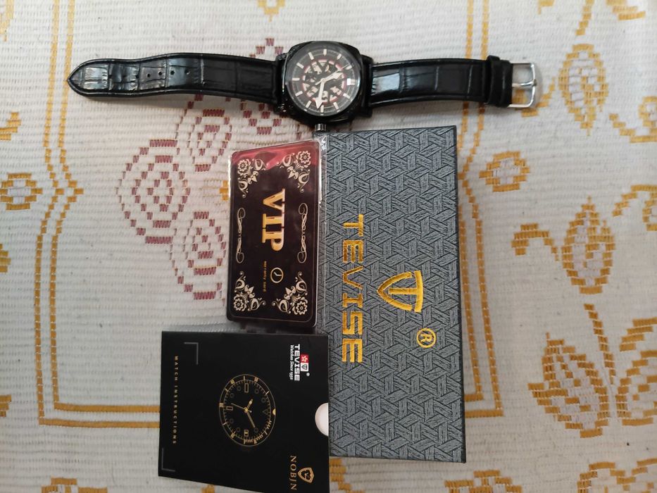 Часы механические с автоподзаводом.