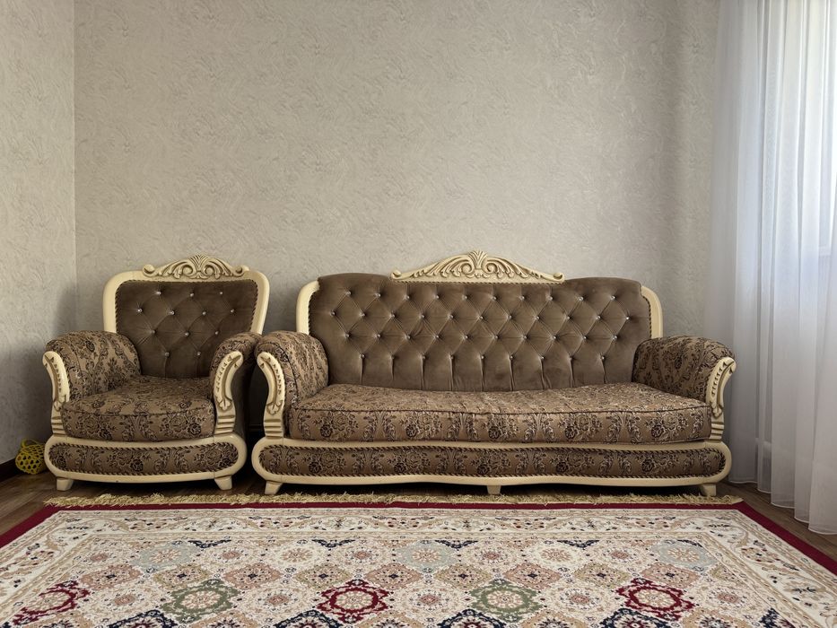 Диван и 2 кресла комплект.