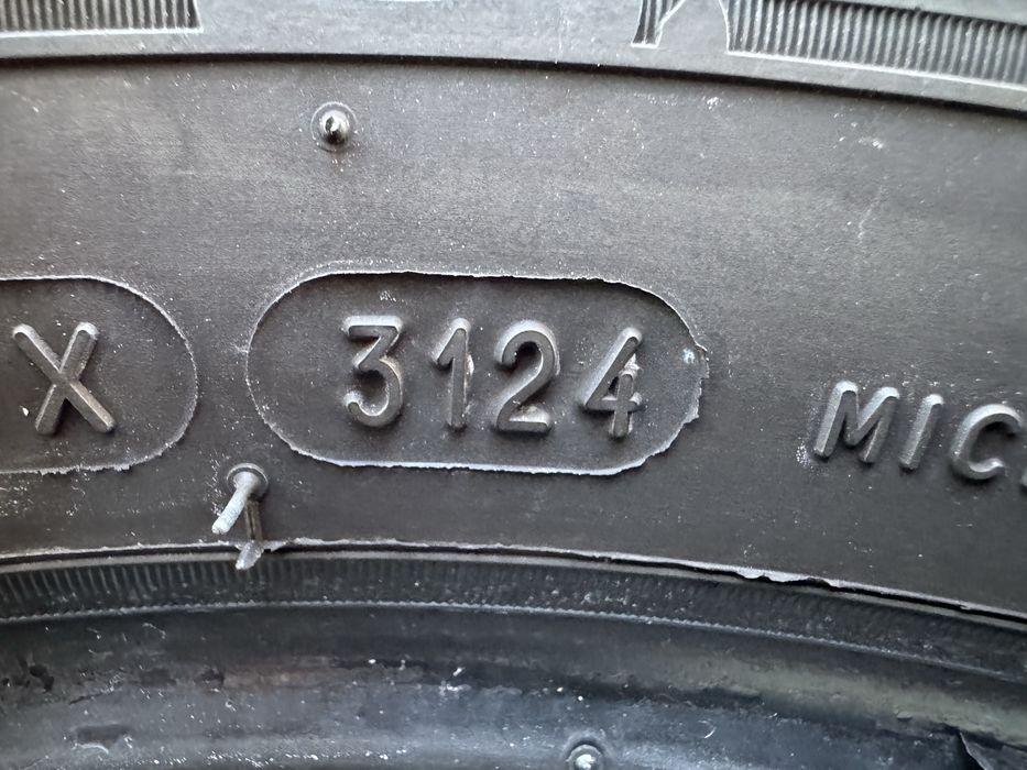 Автомобилни гуми 215 60 16 Mishelin