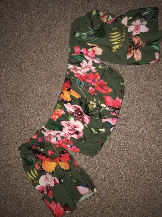 Vand top scurt cu maneci evazate floral marimea S