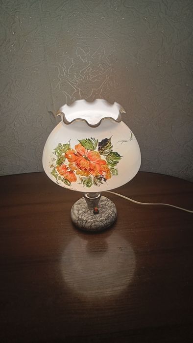 Продам лампу на столную