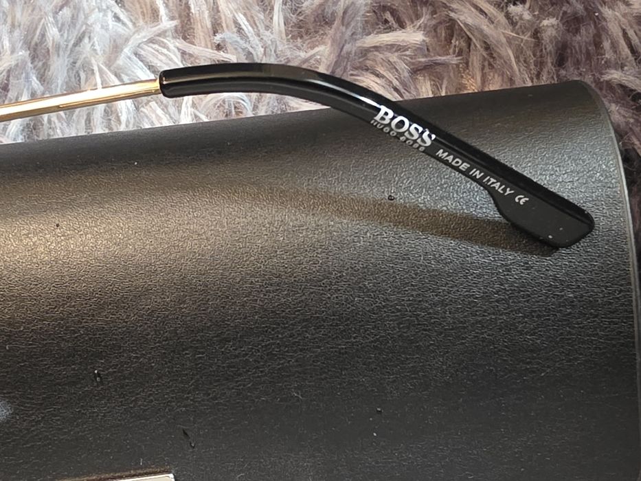 Продавам оригинални Чисто нови слънчеви очила Boss