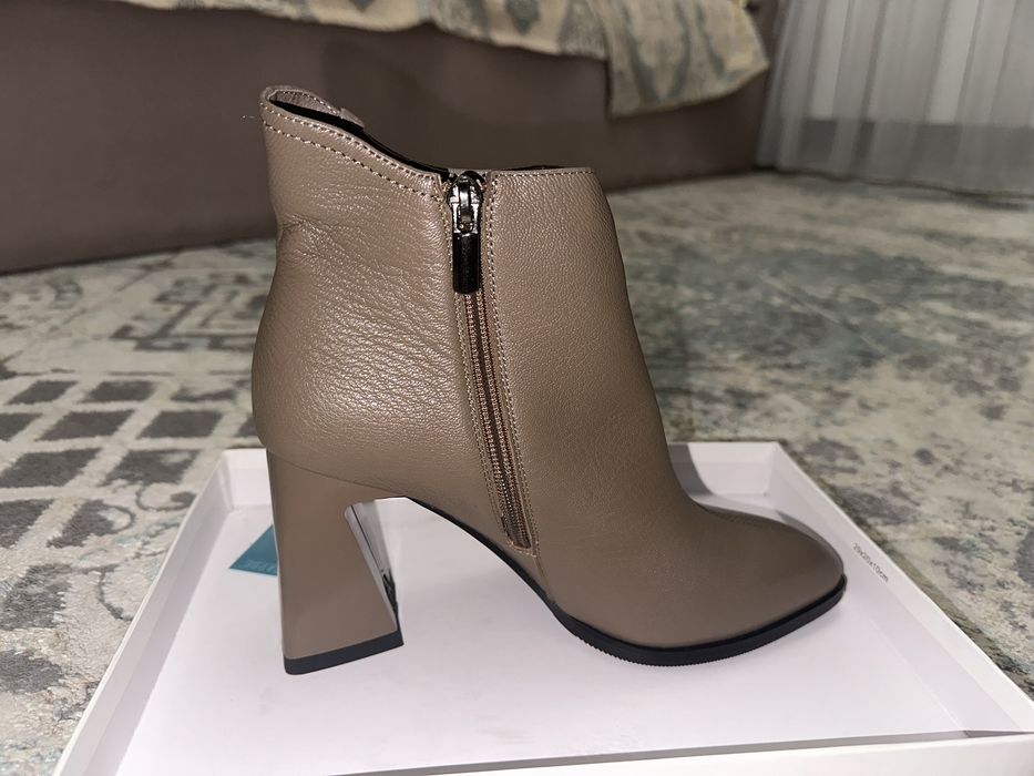 Продам новые осенние сапоги