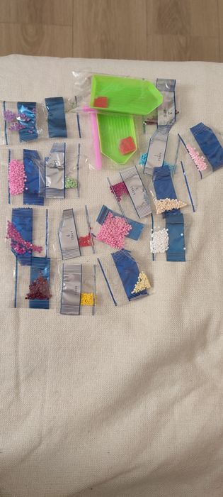 Всё для рукоделия. Коробки, розочки из фоамирана нескольких размеров .