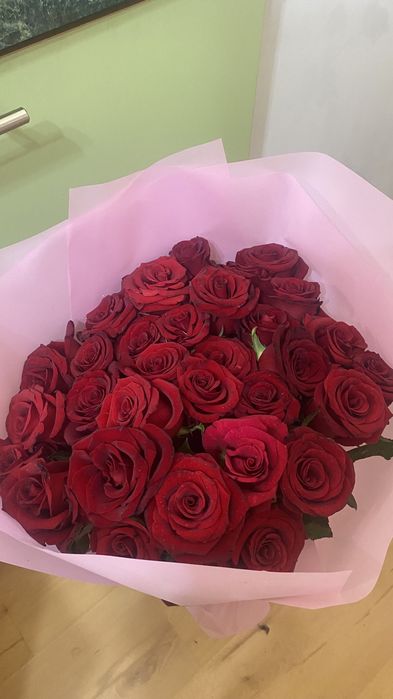 Продам букет алых роз
