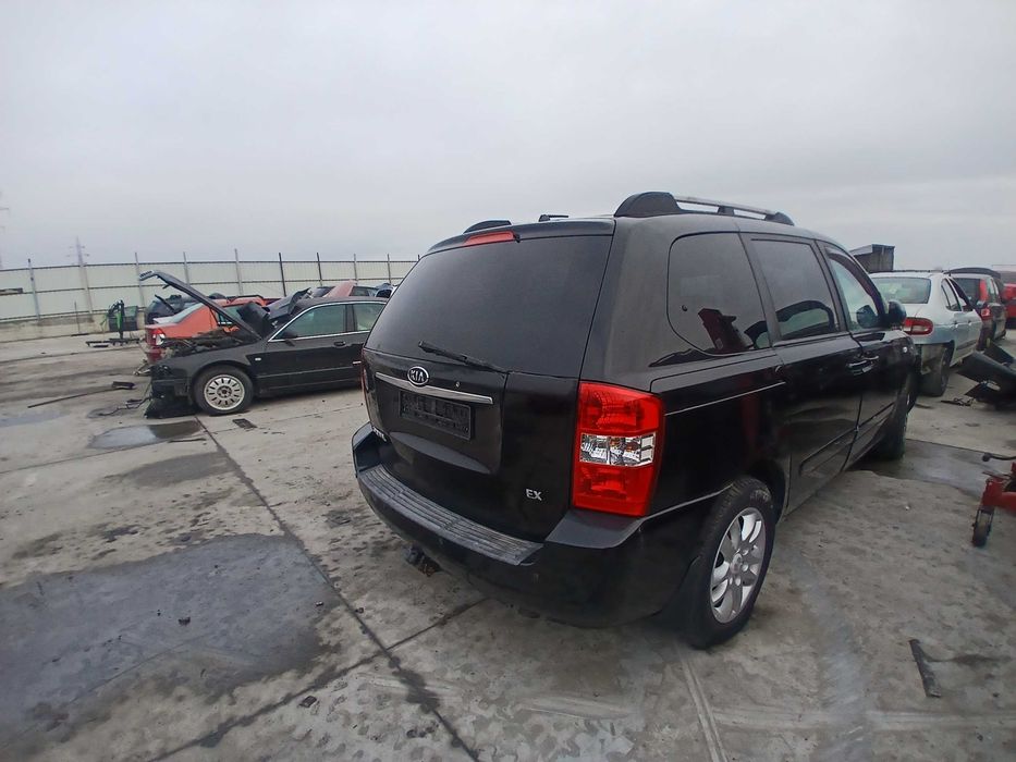 dezmembrez kia carnival