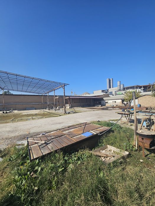 Қибрай тумани М.Улуғбек махалласида 26 сот. нотурар жой сотилади.