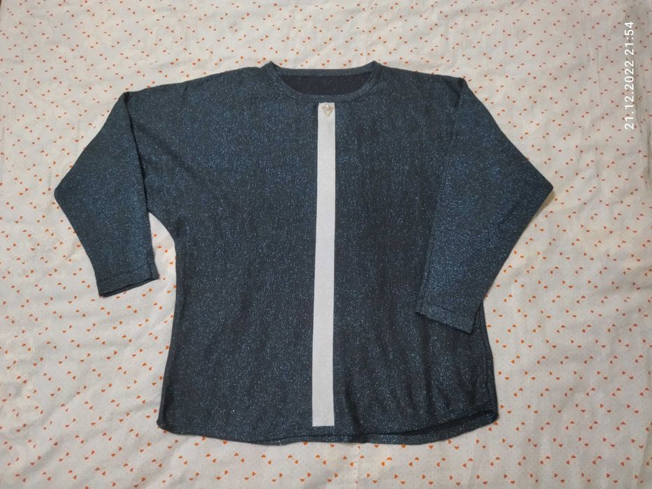 Кофта с блестками, размер 54.
