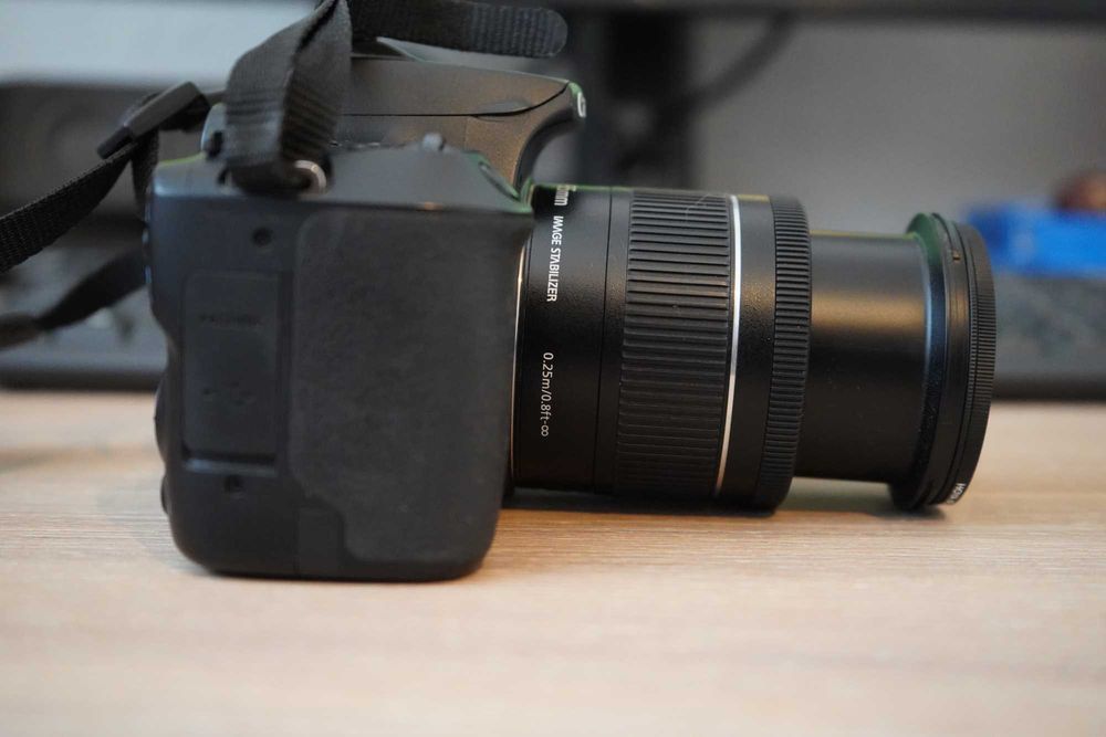 DSLR Canon EOS 250D