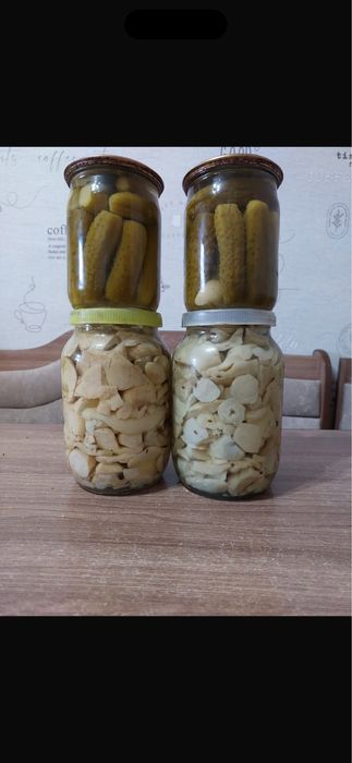 Продам огурцы 0,5 л - 500 тенге, 1л-700 тенге, грибы 2000 тенге