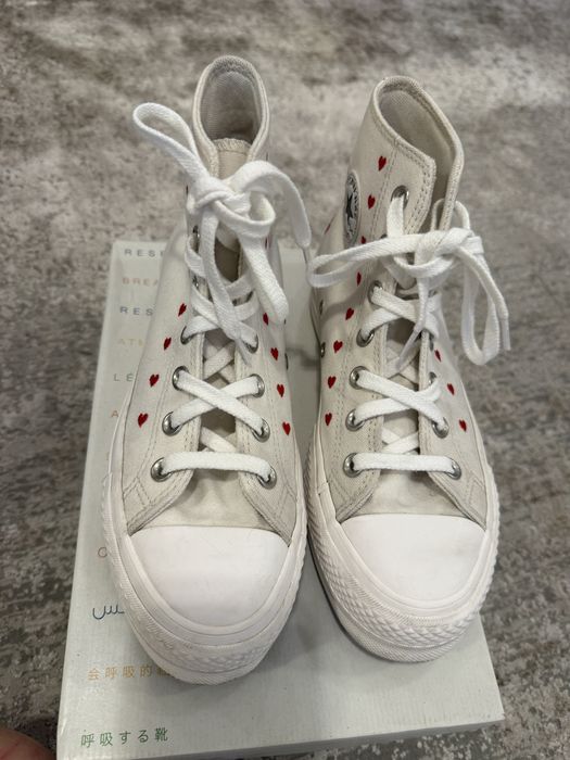 Высокие кеды Converse с сердечками