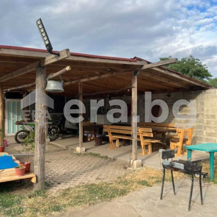 Едноетажна къща с басейн в кв."Рилци" гр. Добрич