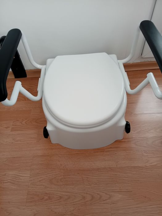 Повдигаща седалка за тоалетна с дръжки