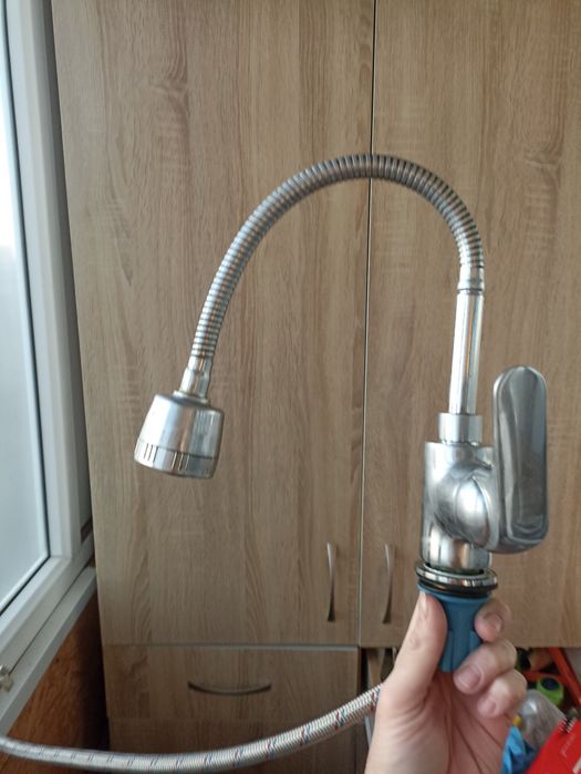 Продам смеситель на кухню