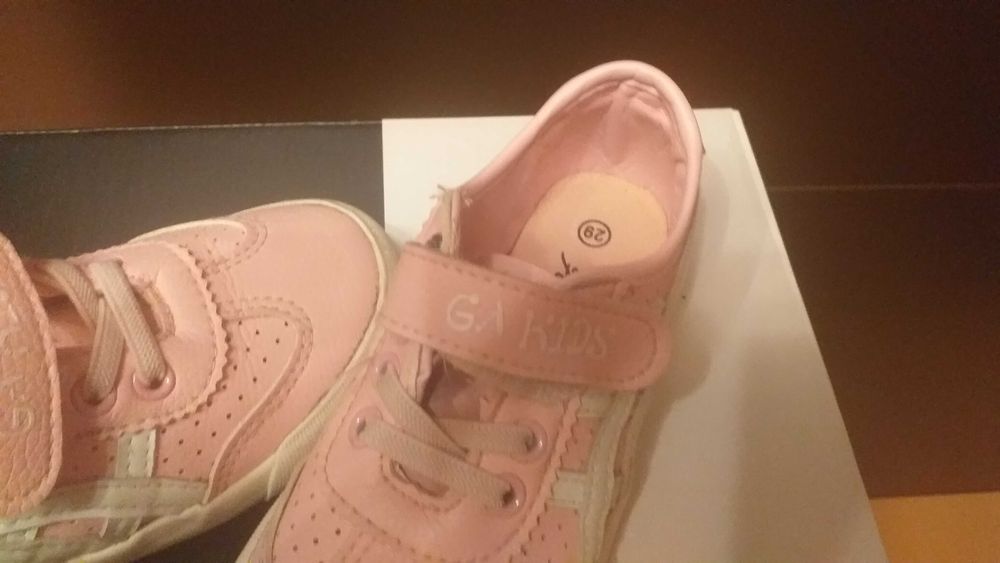 Детски оригинални маратонки 29 номер 40лв.