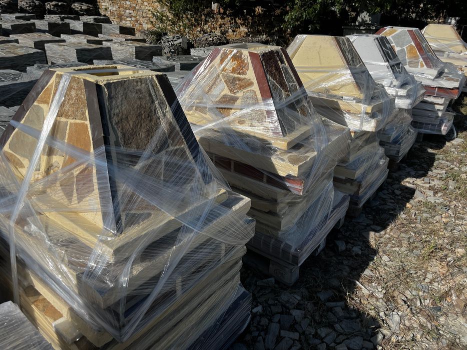 Градински Барбекюта от бетон с декорация от естествен камък