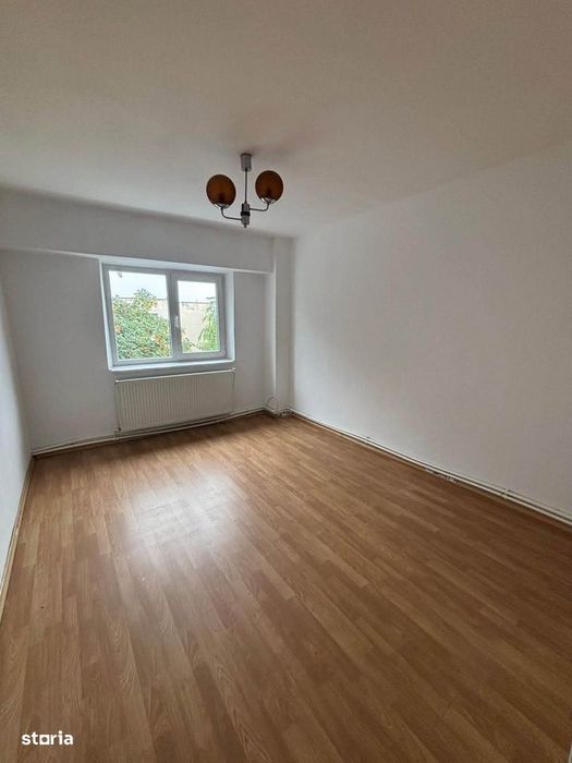 De vanzare apartament decomandat cu 3 camere,2 balcoane,78mp,79900euro