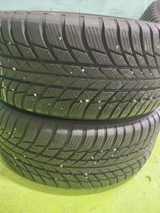 2 бр зимни 205/55/17 Bridgestone дот 2020г