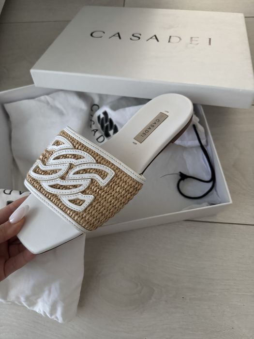 Уникални чехли Casadei, Prada