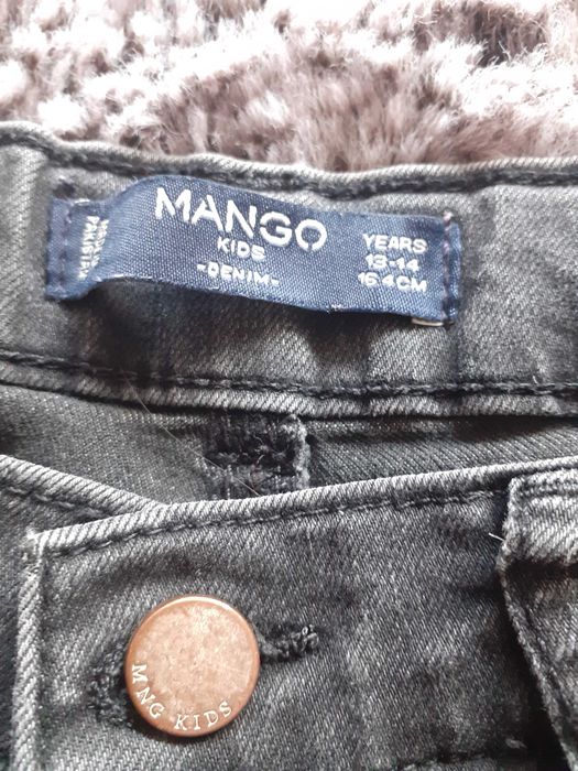Продавам дънки за момиче на Mango