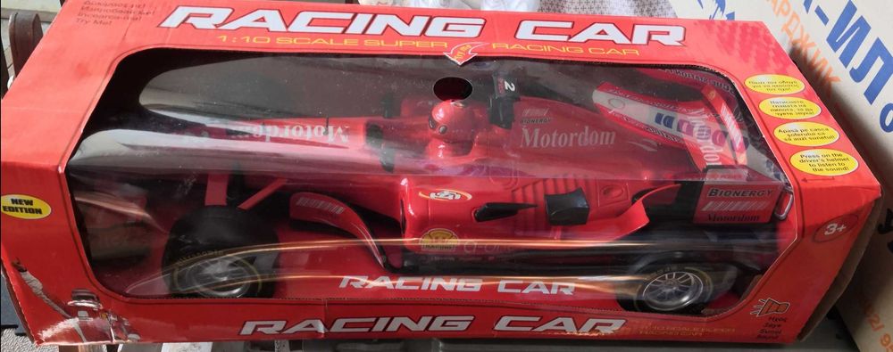 Формула 1, Състезателна кола, F1, с механизъм и звуци, червена , 1:10