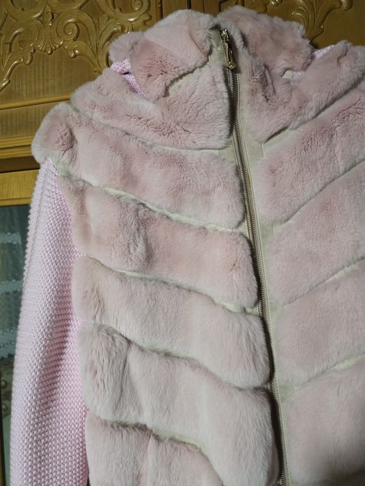 Haină chichila, cu piele și tricot la mâneci și glugă