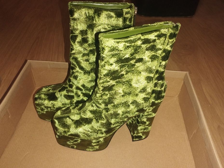 Нови боти на Steve Madden