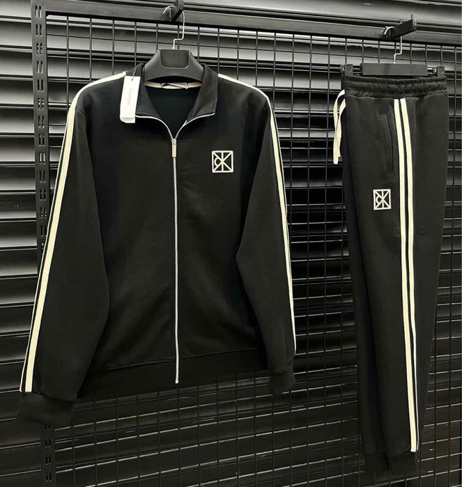 Мъжки екип Calvin Klein най-високо качество / уникален модел остана наличен само в S и L размер