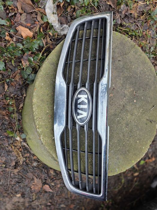 Оригинална предна решетка киа спортидж.