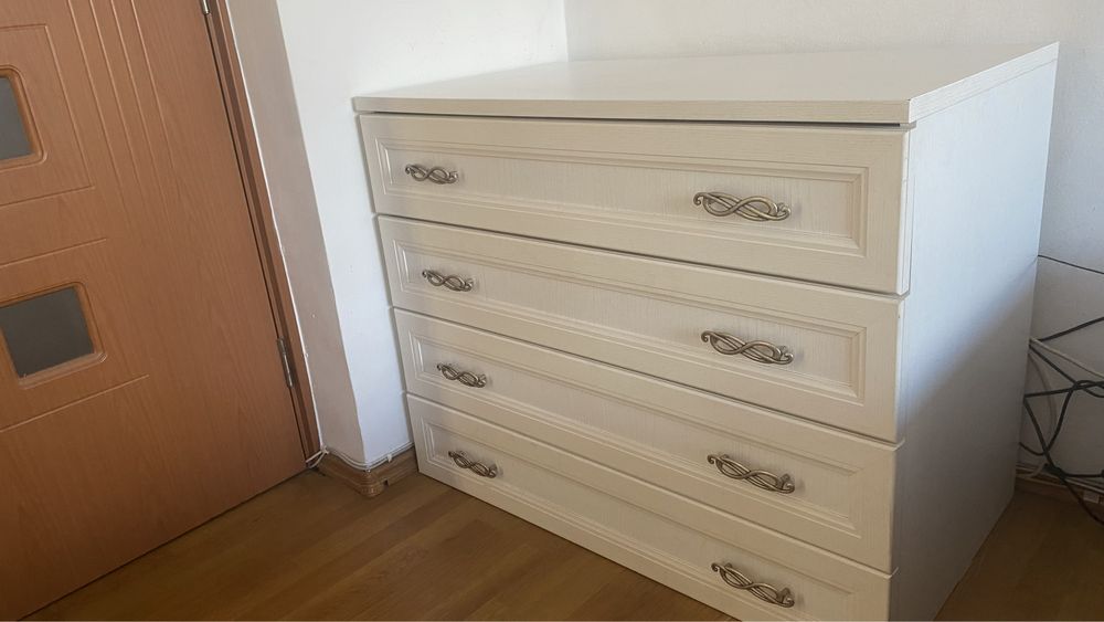 Vand Comoda alba CALITATE SUPERIOARA Italia