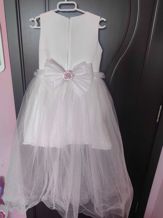 Рокля за кръщене, шаферка или официален повод.