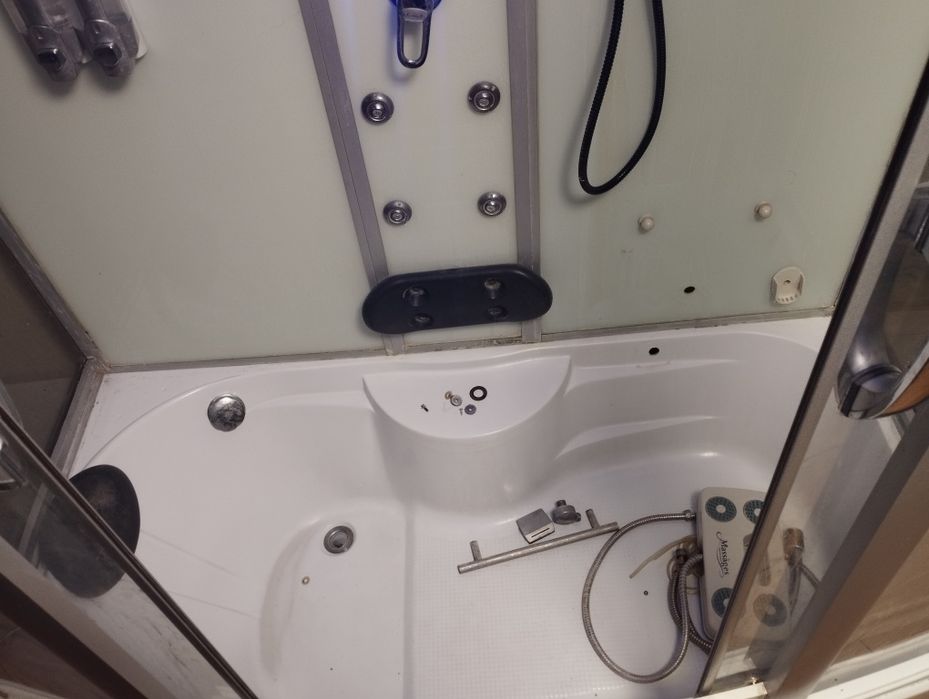 Душевая кабина с парогенератором