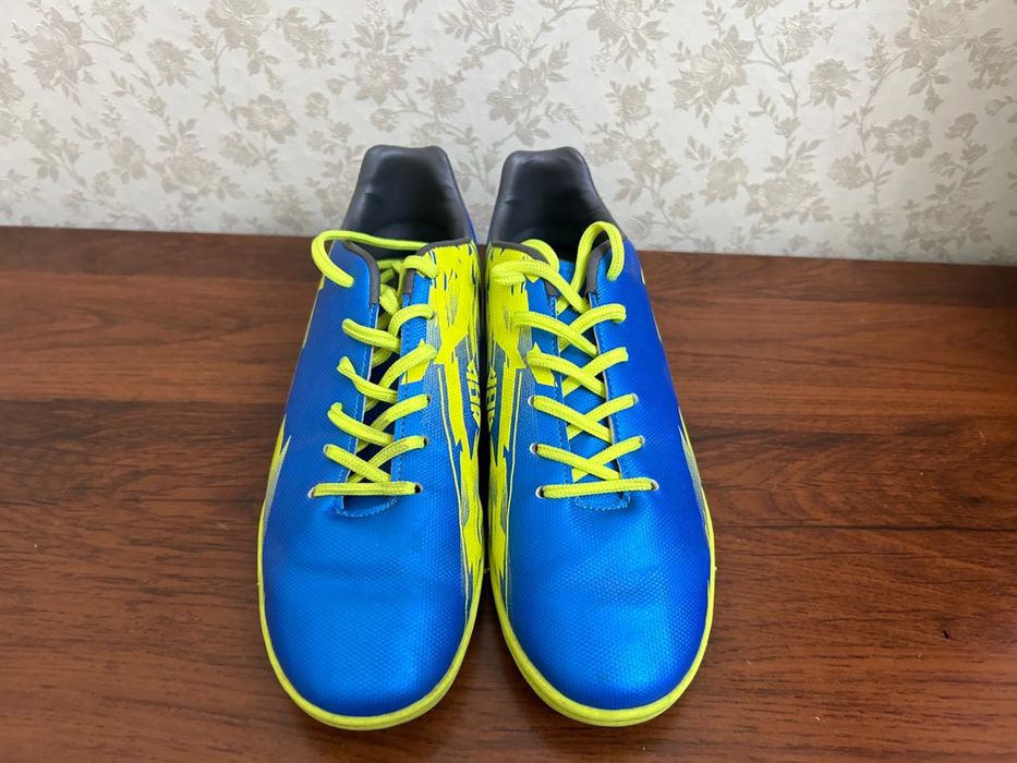 Продаю футзалки размер 38