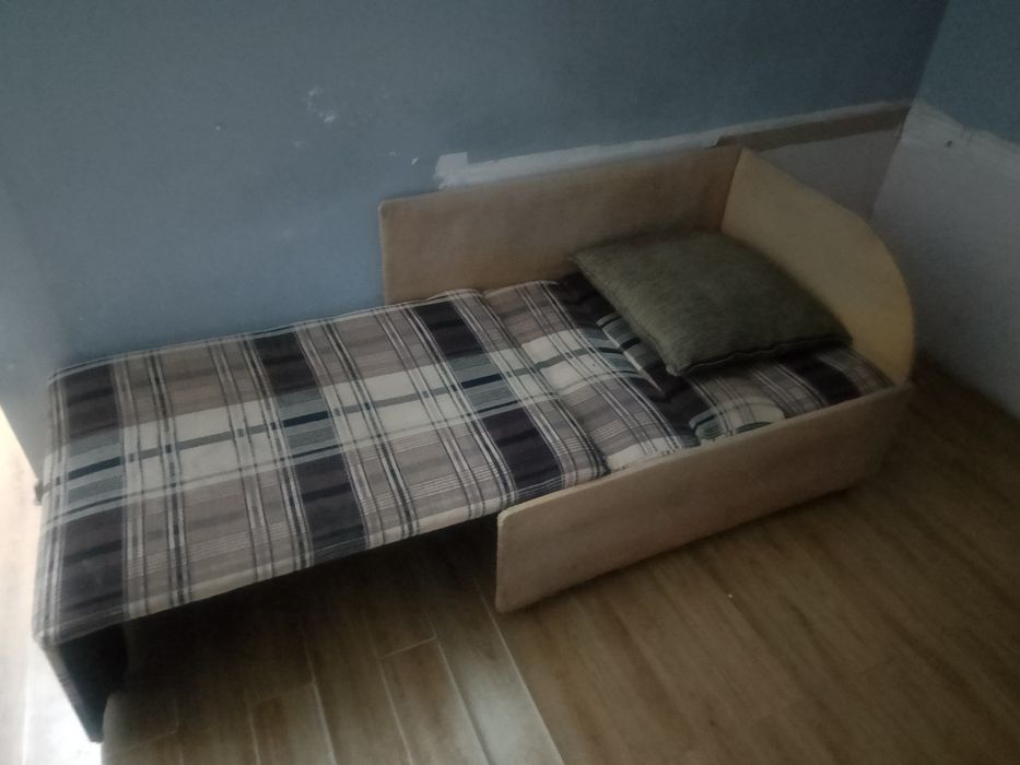 Кровать раздвижной!