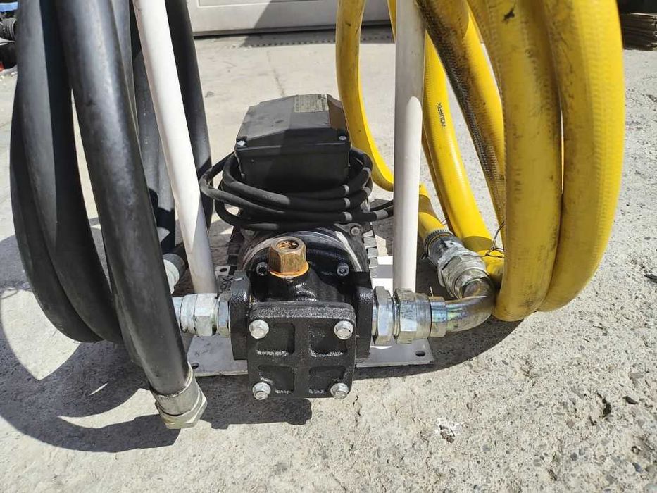 pompa transfer ulei lichide cu furtune,suport,pistol