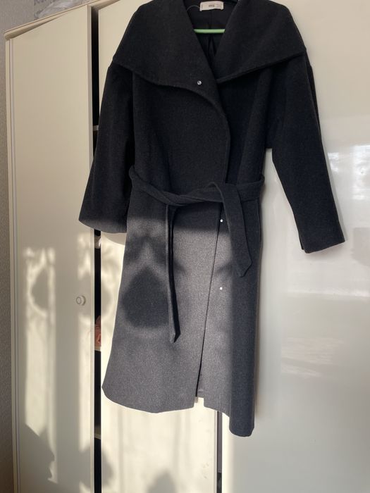 Пальто от бренда манго