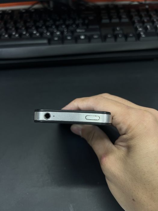 Продам Iphone 4S IOS 6